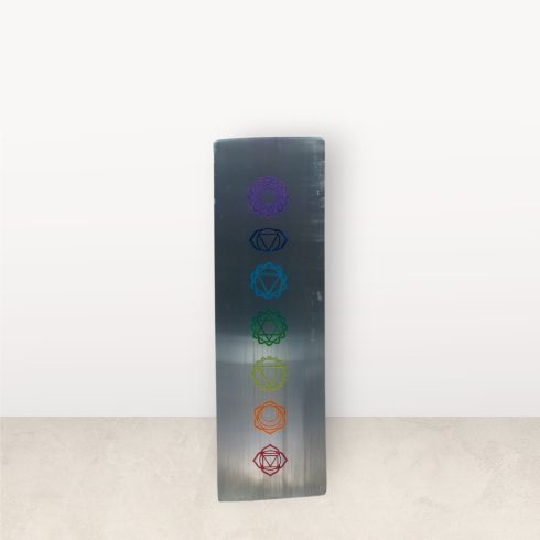 Szelenit hasáb lámpa, Csakra szimbólumokkal gravírozva