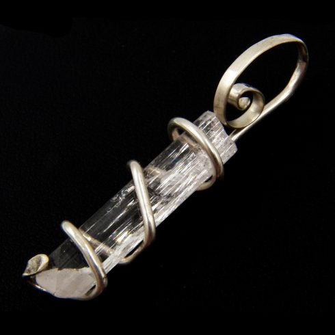 Egyedi danburit medál