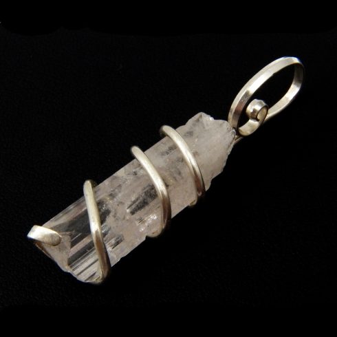 Egyedi danburit medál